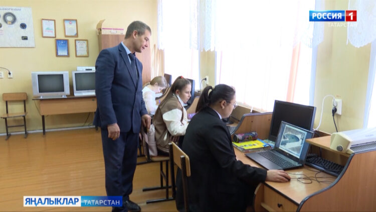 Владимир Путин быелгы елны Укытучы һәм остаз елы дип игълан иткән иде