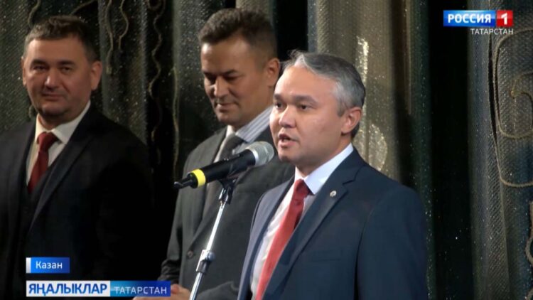 Казанда Мәҗит Гафури исемендәге Башкорт дәүләт драма театры гастрольләре бара