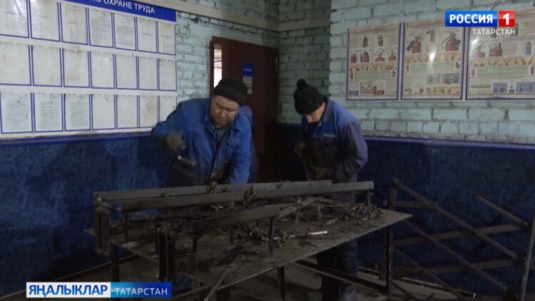 Кыр эшләреннән бушаган механизаторлар ремонтта