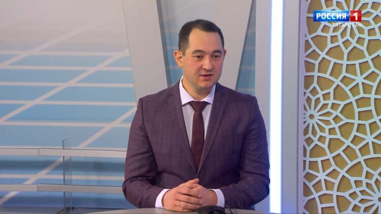 Милли спектакльләрдә күп санлы конкурслар лауреаты Ирек Фәттаховны күреп була