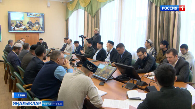 Али Вячеслав Полосинның яңа китабы «Җир оҗмахын эзләүдә: сәяси ислам» дип атала