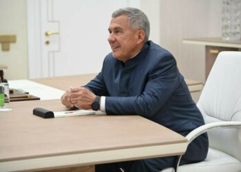 Рөстәм Миңнеханов газ форумында катнашу өчен Санкт-Петербургка килде