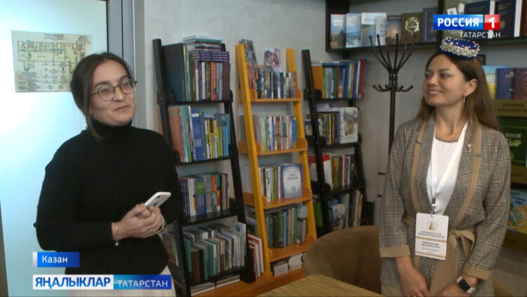 «Татмедиа» бинасында урнашкан «Әдәби кафе»да Дилә Мөхәррәм-Хәйретдинованың китабы тәкъдим ителде