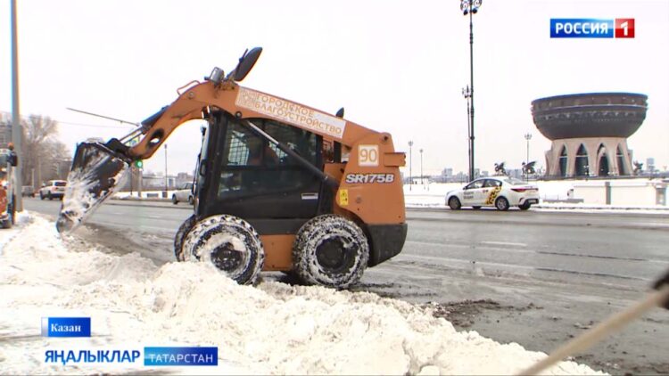 Бу көннәрдә урамда көрәк тотып кар җыештыручылар саны аеруча күп