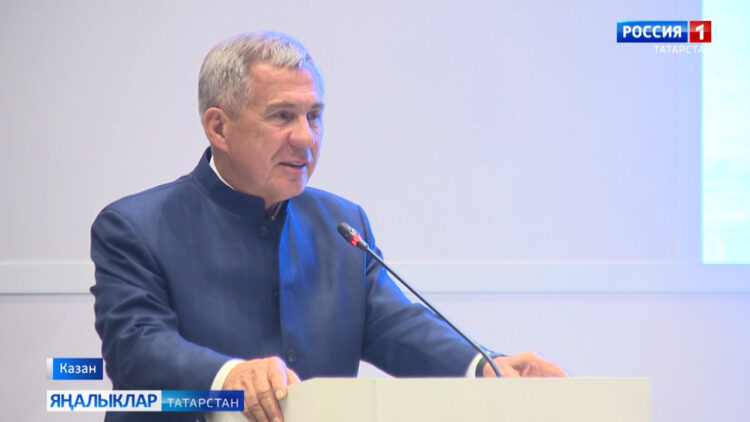 Рөстәм Миңнеханов 2024 елга Татарстан бюджеты турында законны имзалады