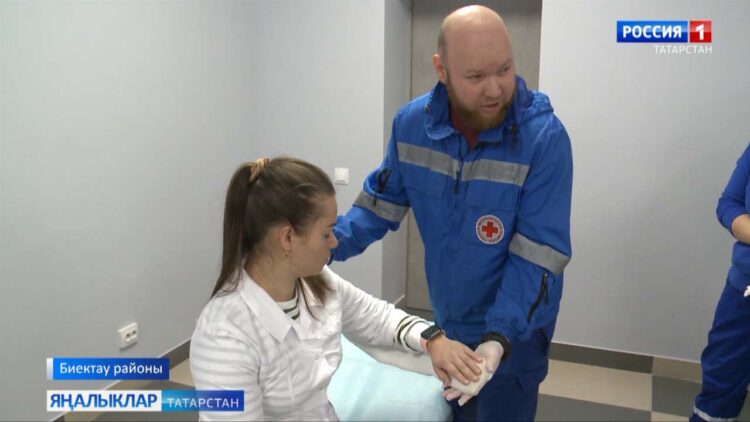 Татарстанда авыруның өенә килеп хәл белешүче фельдшер ярәмчеләрен әзерлиләр