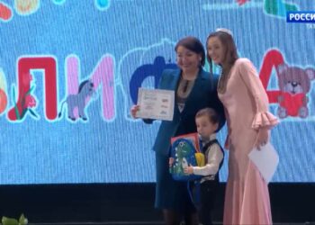 «Ихлас» мультимедиа мәктәбендә белем алган балалар бүләкләнде