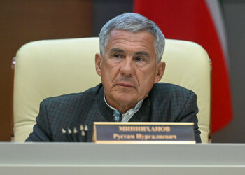 Рөстәм Миңнеханов Татарстанда гражданнарны патриотик тәрбияләү турындагы закон имзалады