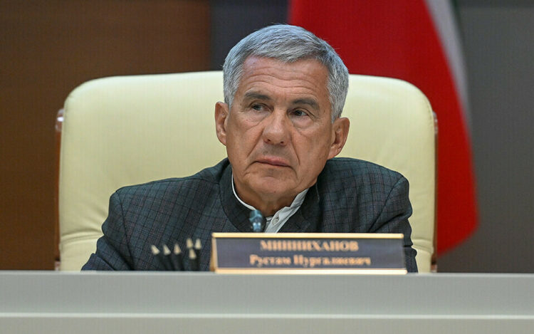 Рөстәм Миңнеханов Татарстанда гражданнарны патриотик тәрбияләү турындагы закон имзалады