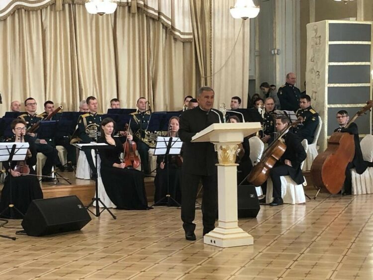 Миңнеханов махсус операциядә һәлак хәрбиләр истәлегенә бер минут тынлык игълан итте