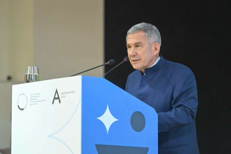 Рөстәм Миңнеханов яшь профессионалларга: Максат – эш бирүче сезне үзе эзләп тапсын