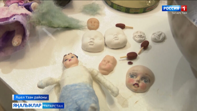 Үзенчә бизәлгән яшел чыршы