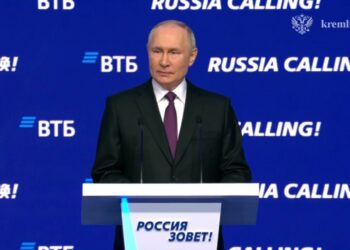Путин: Россия, көчләп тагылган брендлардан баш тартып, үз базарын актив рәвештә үзләштерә