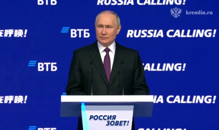 Путин: Россия, көчләп тагылган брендлардан баш тартып, үз базарын актив рәвештә үзләштерә