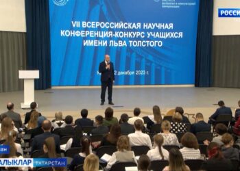 Бөек язучыга мәдхия