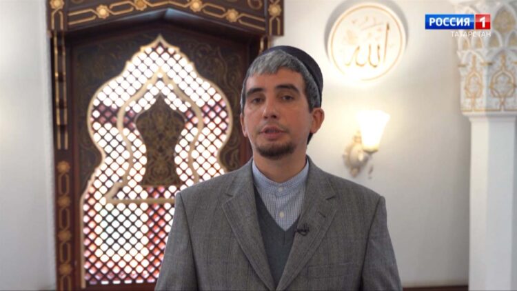 Вәгазьче — Алмаз Мөхлисов.