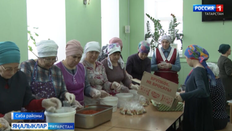 Уллары махсус хәрби операциядә булган әниләр изге эштә