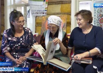 Саба районында яшәүче кул остасы, тукучы — Рәзинә Зиннурова