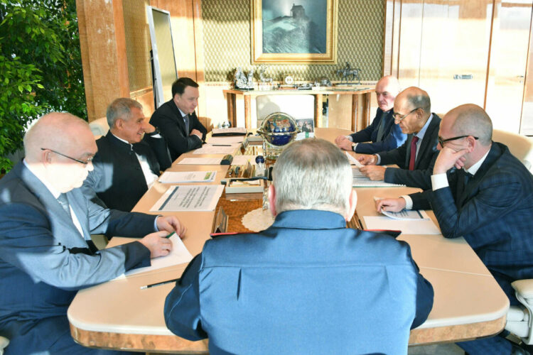 Миңнеханов Җәзаларны үтәтү федераль хезмәте директоры урынбасары Степаненко белән очрашты