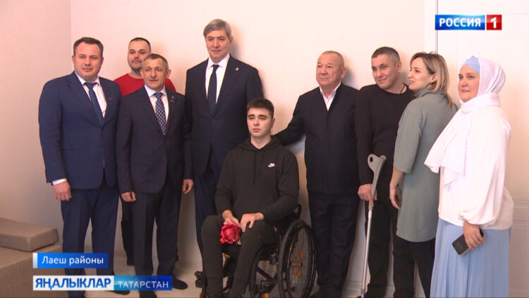 Лаеш районында махсус операциядә сәламәтлеген югалткан хәрбигә яңа йорт ачкычы тапшырдылар