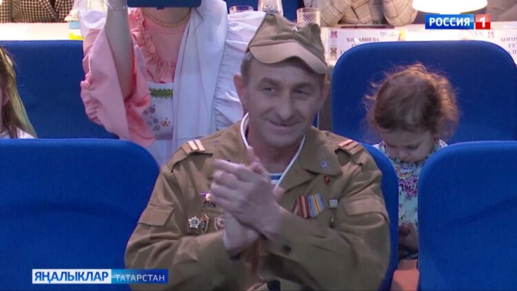 Ватанны якларга әзер булучыларны «Батыр» контракт хезмәтенә кабул итү үзәгендә көтәләр