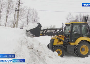 Өр-яңа трактор тротуарларны киңәйтү белән мәшгуль