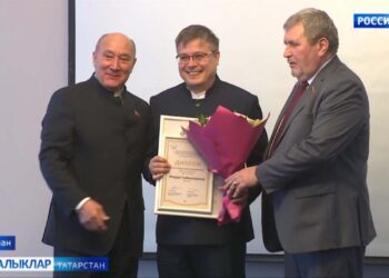 Бүләк кемгә?