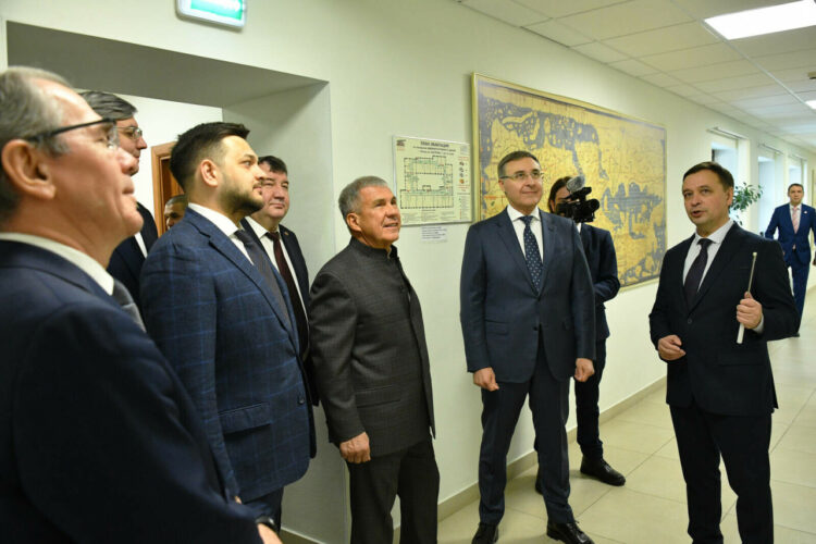 Валерий Фальков Мәрҗани исемендәге Тарих институтында булды