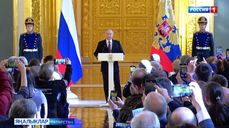 Кремль Сараеның Андреев залында Владимир Путин Россия Президенты сайлауларында хуплаган ышанычлы затлар белән очрашты