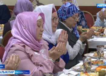 Ифтар оештыруда аерым гаиләләр дә бик теләп катнаша