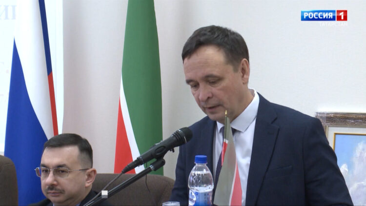 Рәсемеңә карыйм…