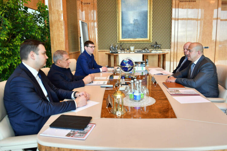 Рөстәм Миңнеханов һәм машина төзелеше холдингы башлыгы Татарстандагы проектлар турында сөйләште