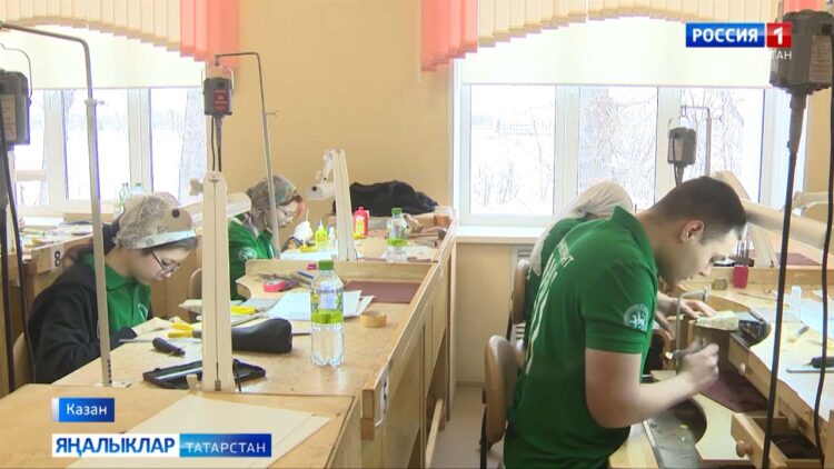 Казан халык сәнгать һөнәрләре техникумы 2011 елда 40 нчы һөнәр училищесы буларак ачыла