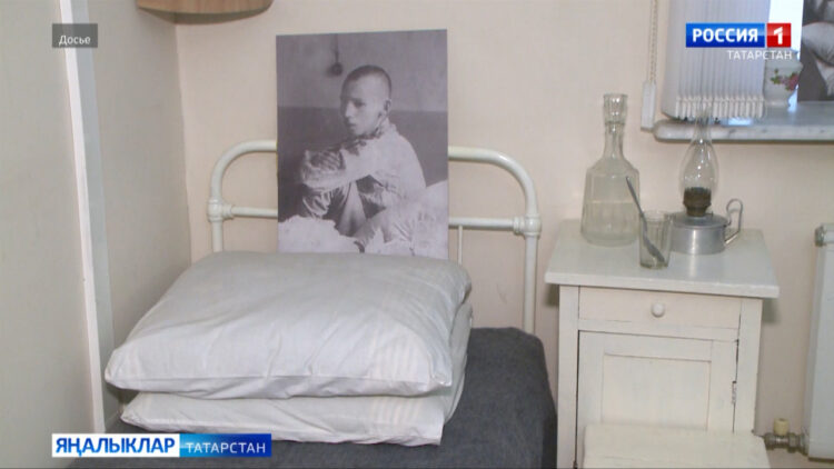 Бүген татар җәмәгатьчелеге Габдулла Тукай каберенә чәчәкләр сала