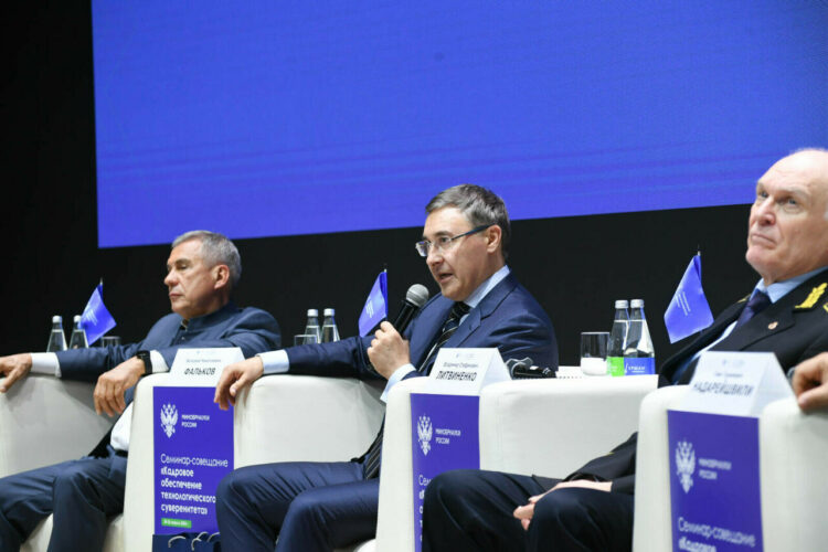 Рөстәм Миңнеханов кадрлар дефициты турында: Һәр урында квалификацияле белгечләр кирәк