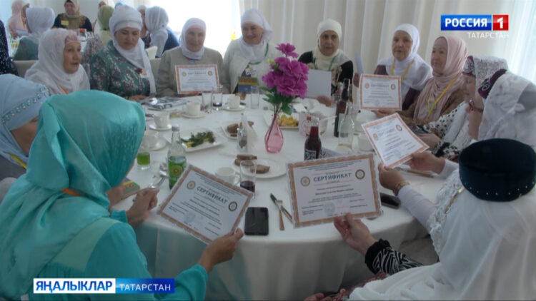 Мәдрәсәдә белем алучылар да тантаналы рәвештә чыгарылыш кичәләре оештыра