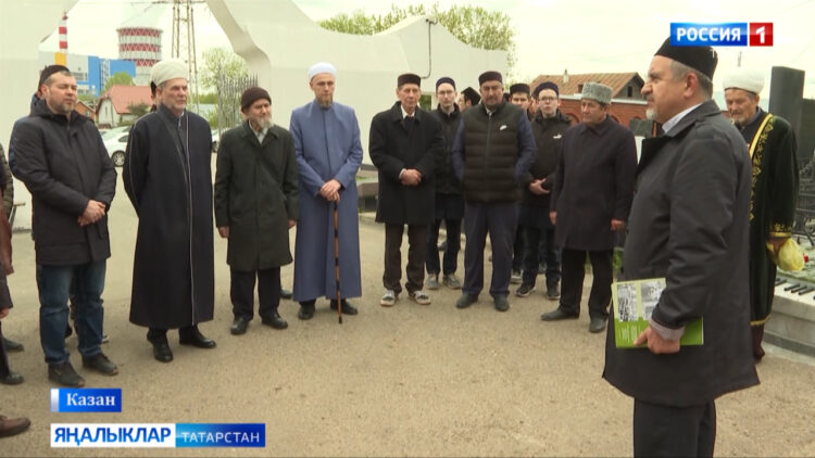 Казанның Яңа Татар бистәсе зиратында остазларны искә алу көне билгеләп үтелде