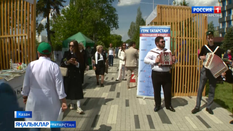 «Татмедиа» җәмгыяте бинасы каршындагы мәйданда Казанда «Журналистлар урамы» ачылды