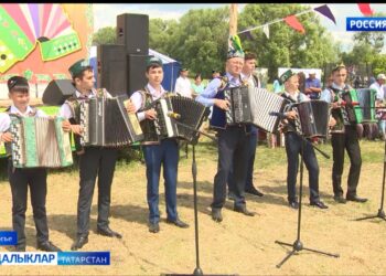 Буа районының Әлки авылы бәйрәмендә “Иң ишле гаилә”ләр мәйдан уртасында бүләкләнә