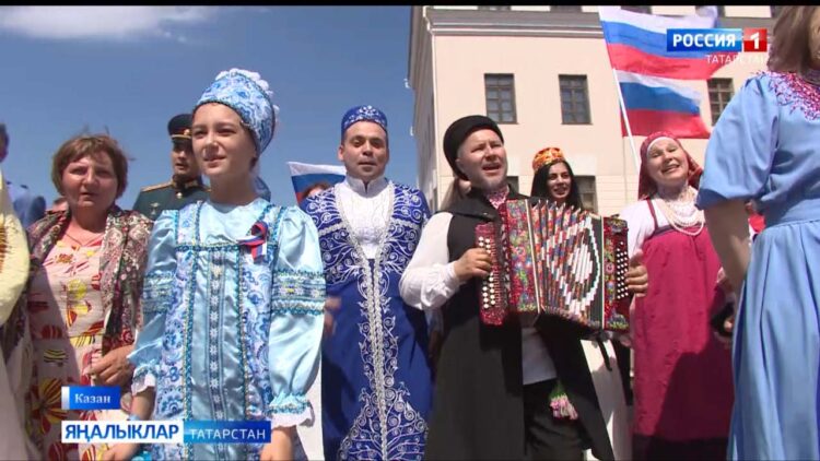 Төрле районнарда Россия көненә багышланган чаралар узды