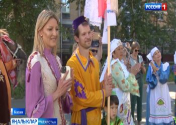 Бүген Казанда яулык җыялар