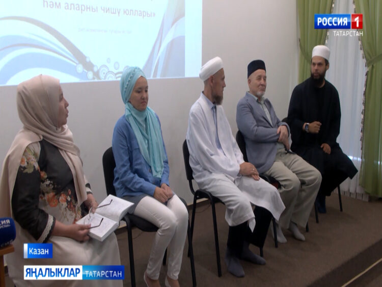 Апанай мәдрәсәсендә “Гаилә проблемалары һәм аларны чишү юллары” дип исемләнгән темага түгәрәк өстәл узды.