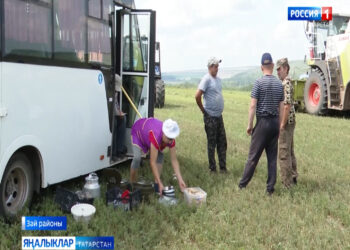 “Зәй шикәре” агрофирмасы пешекчеләре кырдагыларга тәмле итеп аш әзерли