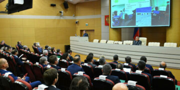 Рөстәм Миңнехановка нефть-газ химиясе тармагы өчен проектлар һәм технологияләр тәкъдим ителде