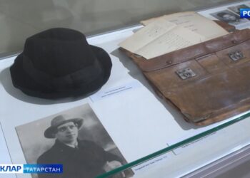 Татар әдәбияты тарихы музее һәм Шәриф Камал мемориаль фатирында Һади Такташ турында «Гасырлар һәм минутлар» күргәзмәсе эшли