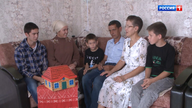 «Өйгә илтүче юл» проекты (Хөснуллиннар гаиләсе)