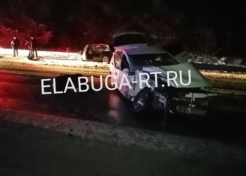 Появились фото с места серьезного ДТП с двумя погибшими в Елабужском районе