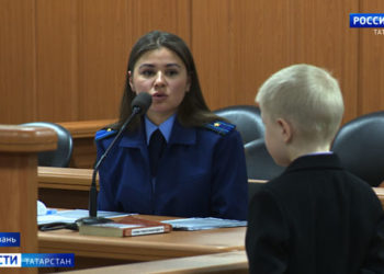 Мальчик, на глазах которого мужчина до смерти избил его 9-месячную сестру, дал показания в Верховном суде РТ
