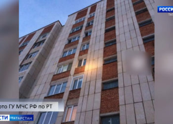 Два человека надышались угарным газом на пожаре в Альметьевске