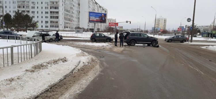 В Челнах в результате столкновения «семерки» и иномарки пострадал человек